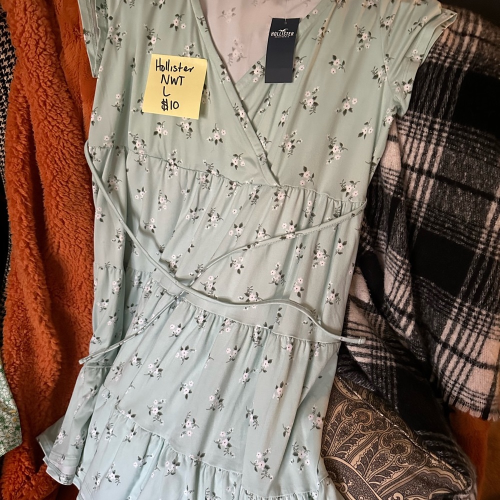 NWT SUMMER DRESS HOLLISTER